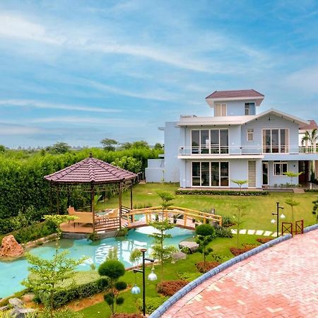 Stayvista At Serenity Farms With Pool, Lawn, Bonfire & Bbq Sohna Exterior foto