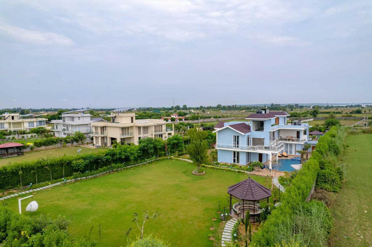 Stayvista At Serenity Farms With Pool, Lawn, Bonfire & Bbq Sohna Exterior foto