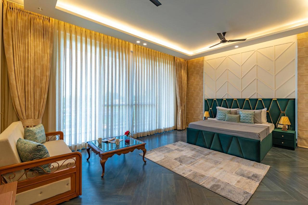 Stayvista At Serenity Farms With Pool, Lawn, Bonfire & Bbq Sohna Exterior foto