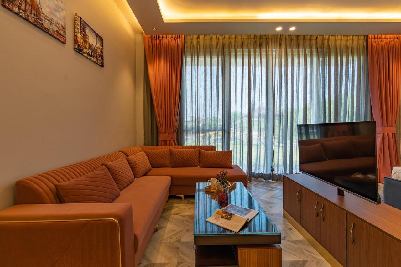 Stayvista At Serenity Farms With Pool, Lawn, Bonfire & Bbq Sohna Exterior foto