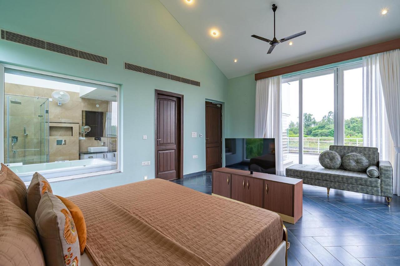 Stayvista At Serenity Farms With Pool, Lawn, Bonfire & Bbq Sohna Exterior foto